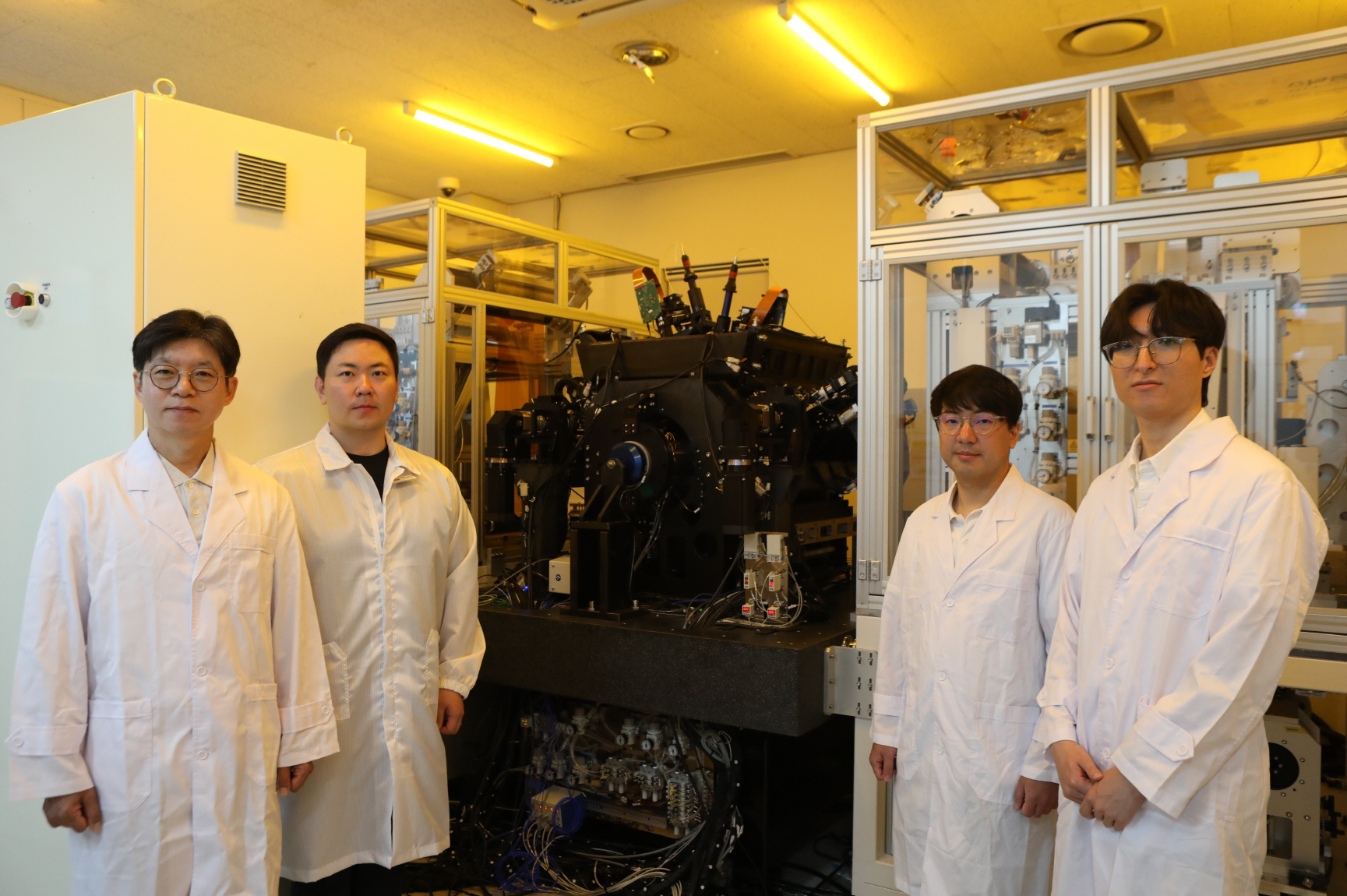 Enabling Mass Production of Flexible Electronic Devices through Real-Time Compensation of Substrate Distortion 이미지 1 - 본문에 자세한설명을 제공합니다.