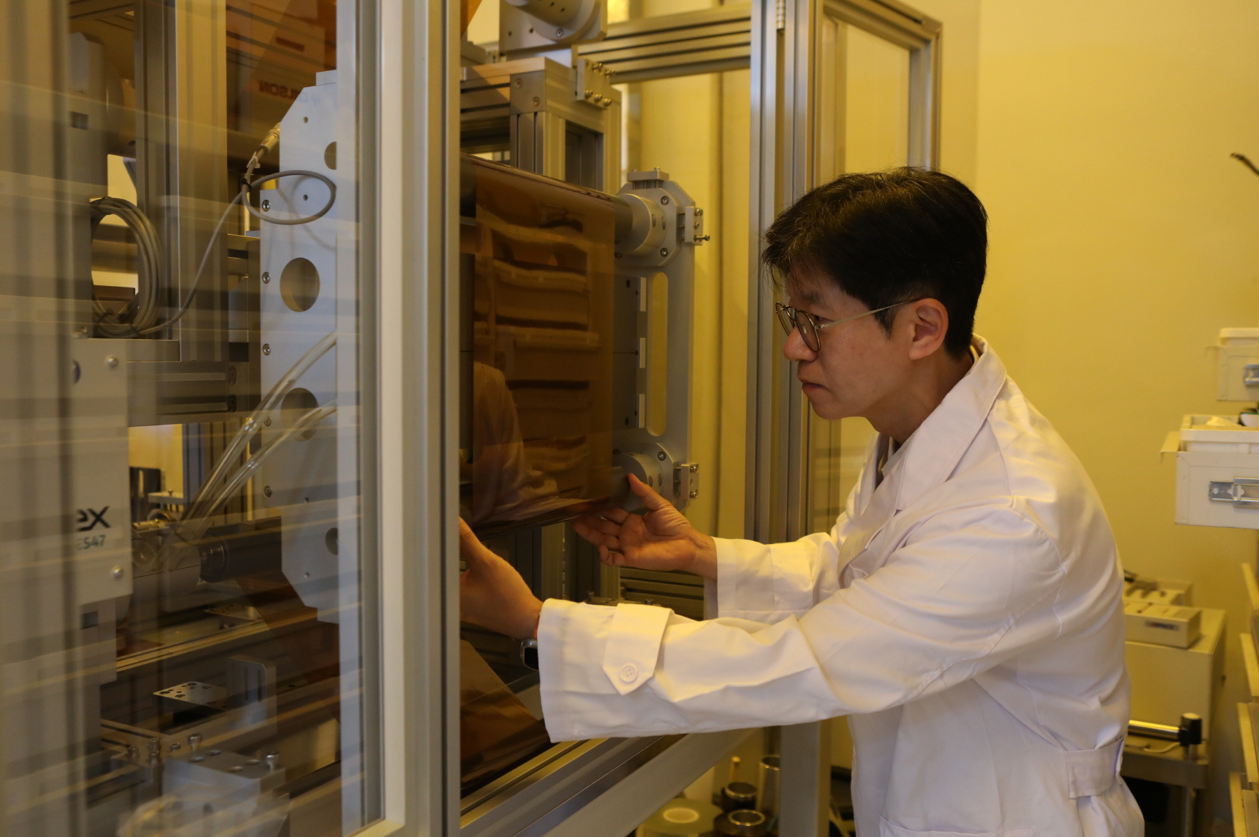 Enabling Mass Production of Flexible Electronic Devices through Real-Time Compensation of Substrate Distortion 이미지 2 - 본문에 자세한설명을 제공합니다.